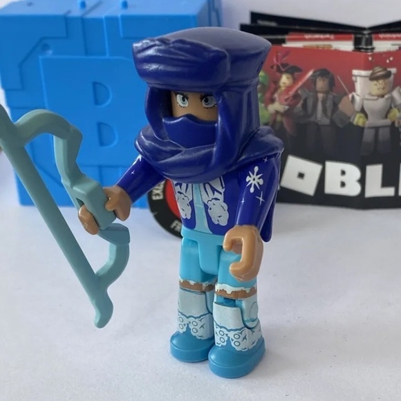 Roblox STAR SORORITY WINTER HUNTER Series 9 Frozen Bow & Quiver Virtual Code Toy - Picture 7 of 10